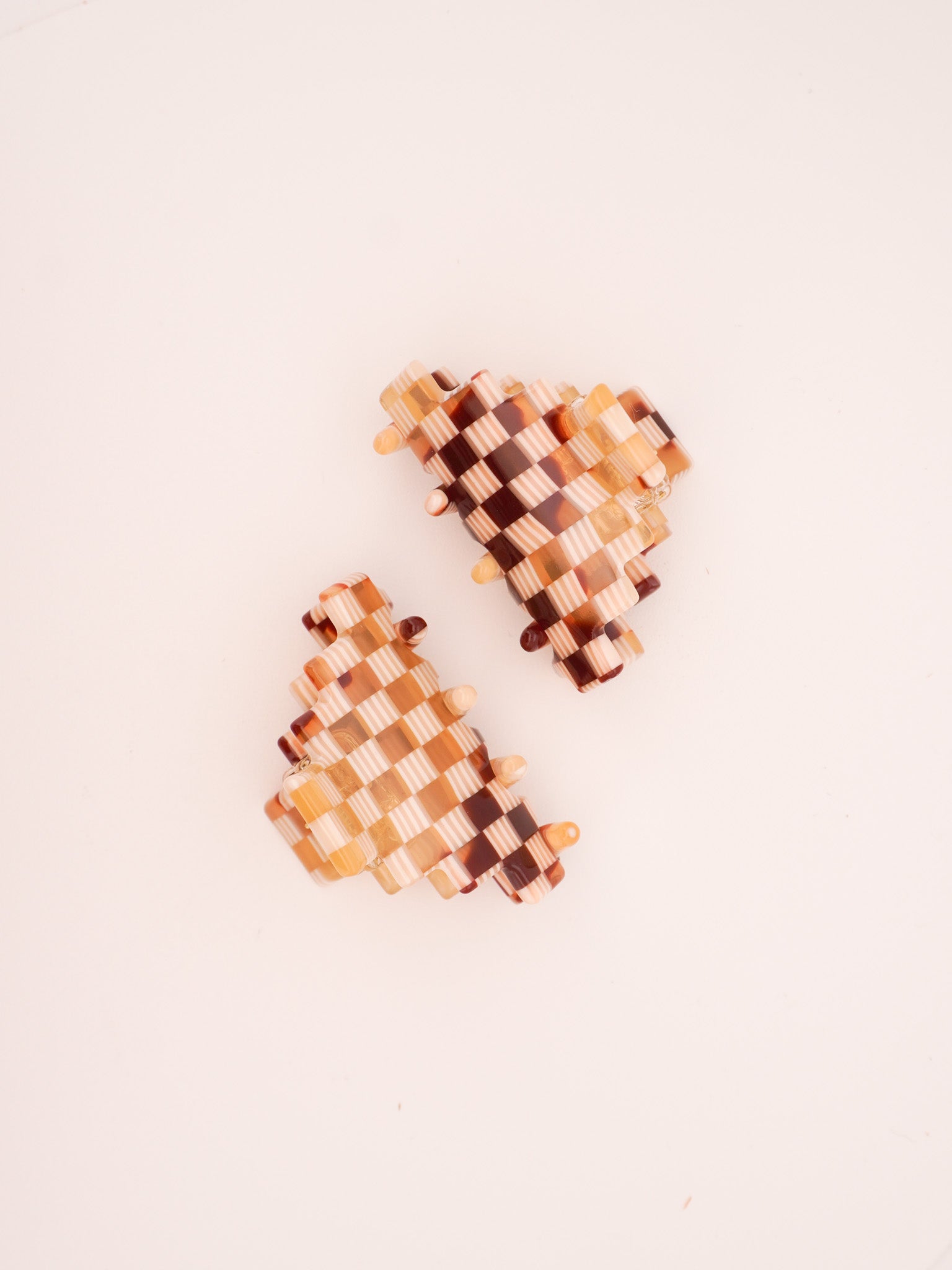 Small Pyramid Hair-Claw in Ivory Checkerboard