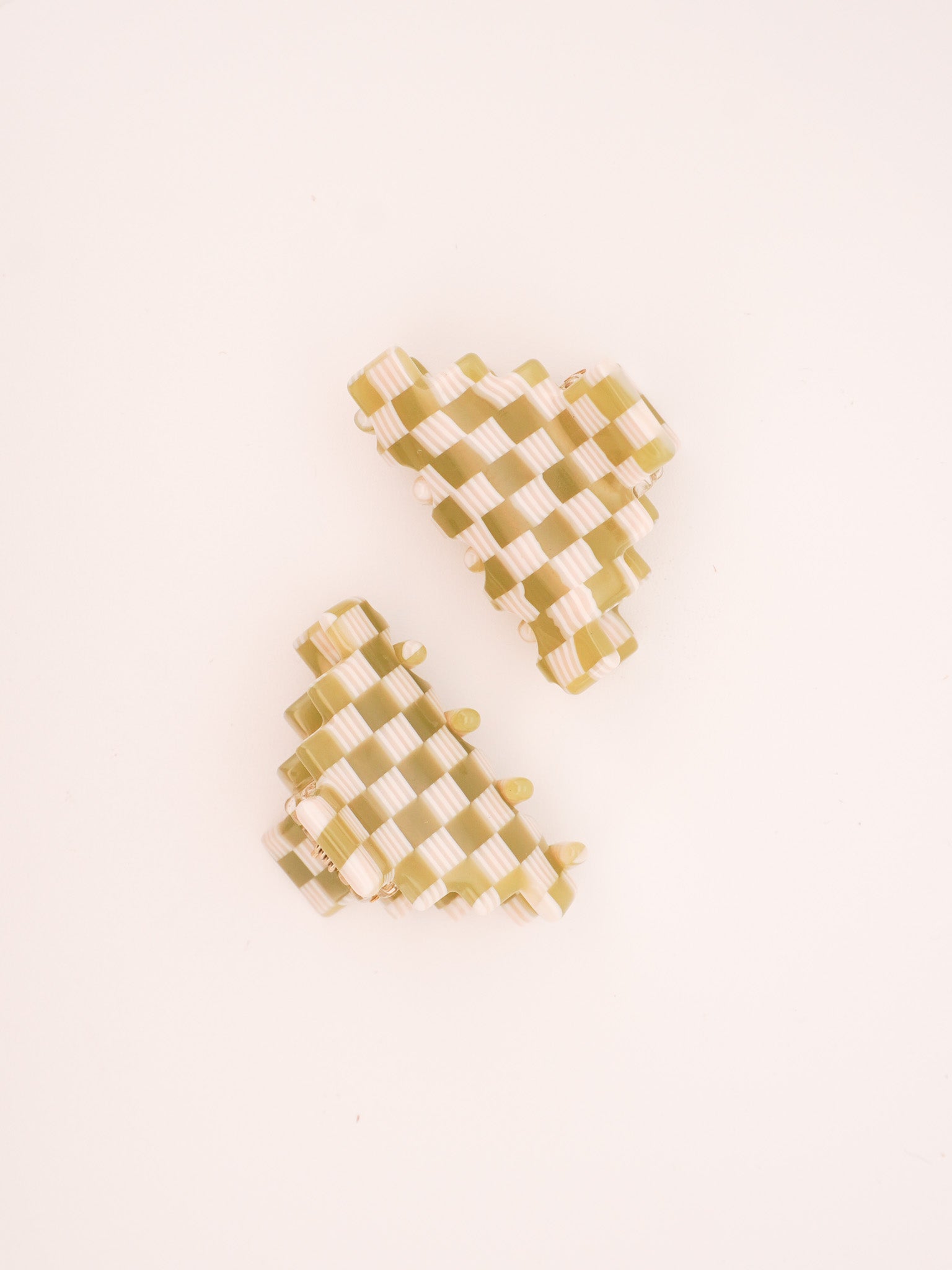 Small Pyramid Hair-Claw in Green Checkerboard