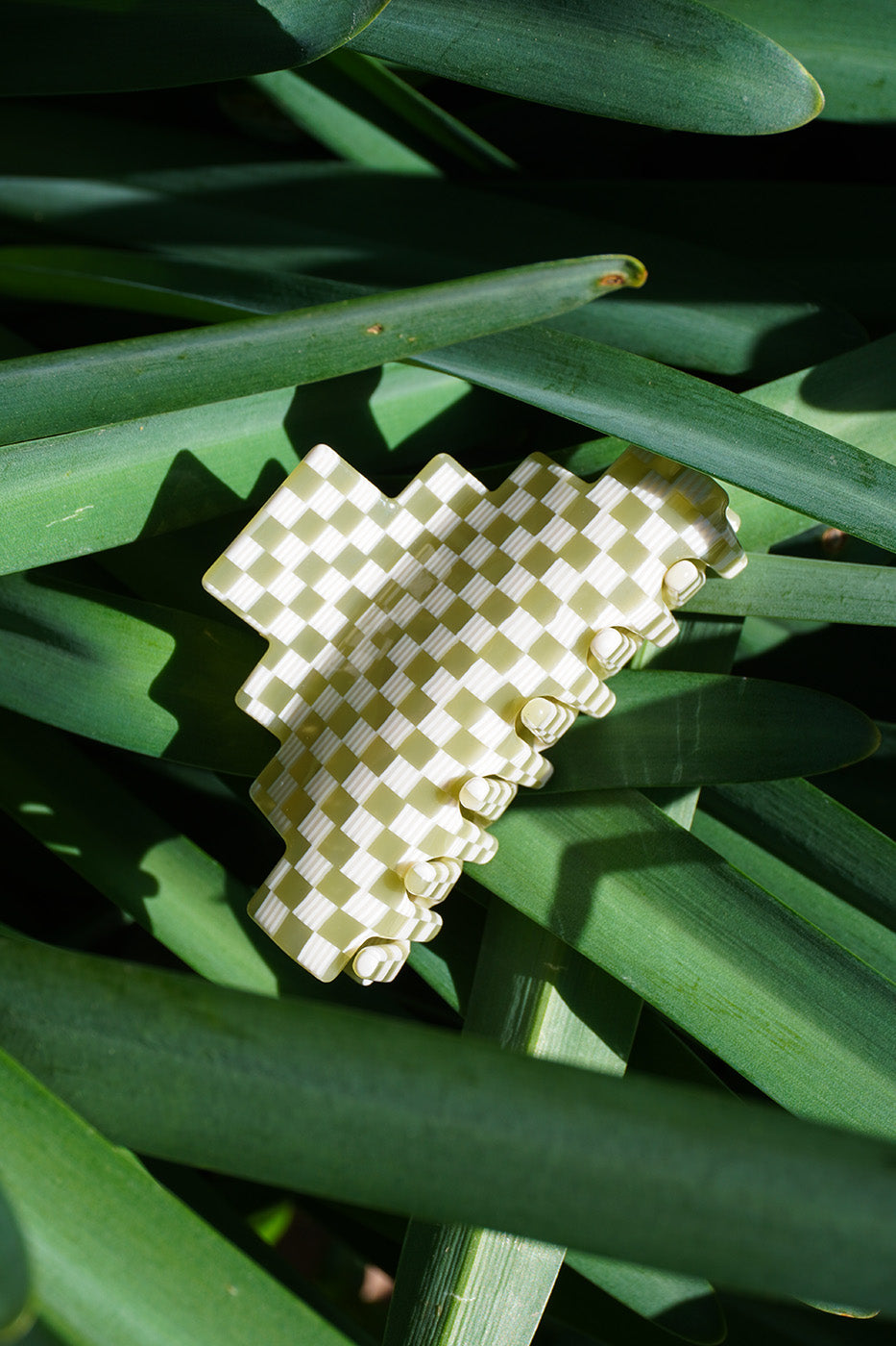 Pyramid Hair-Claw in Green Checkerboard