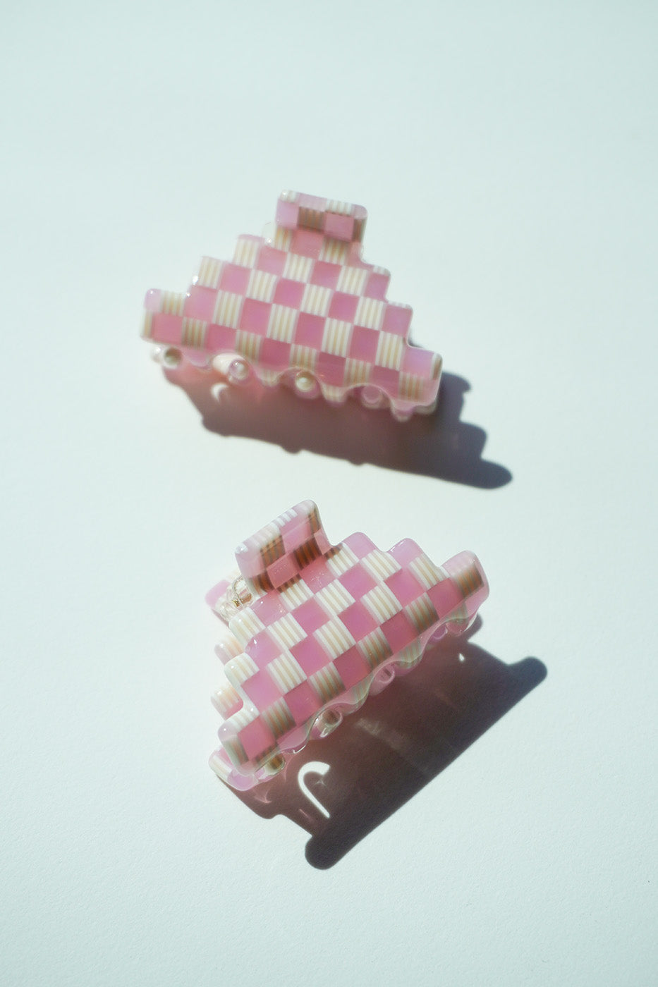 Small Pyramid Hair-Claw in Pink Checkerboard