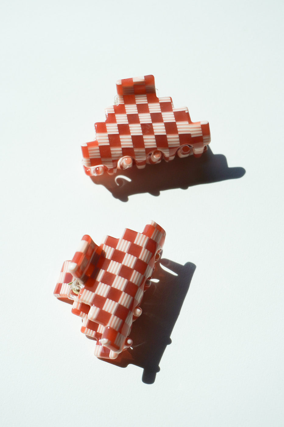 Small Pyramid Hair-Claw in Red Checkerboard