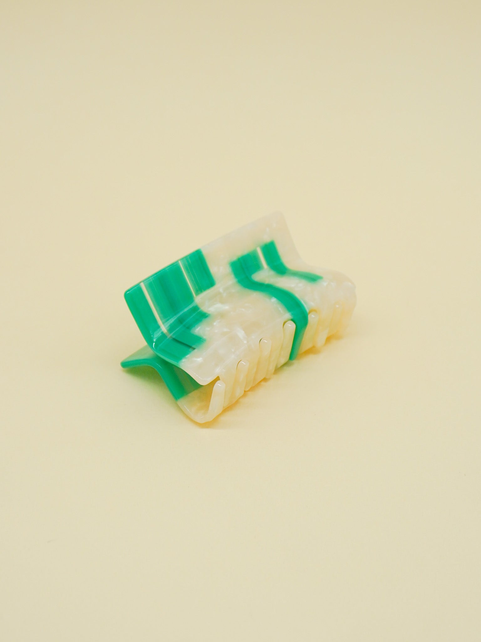 Greca Hair-Claw in Beach