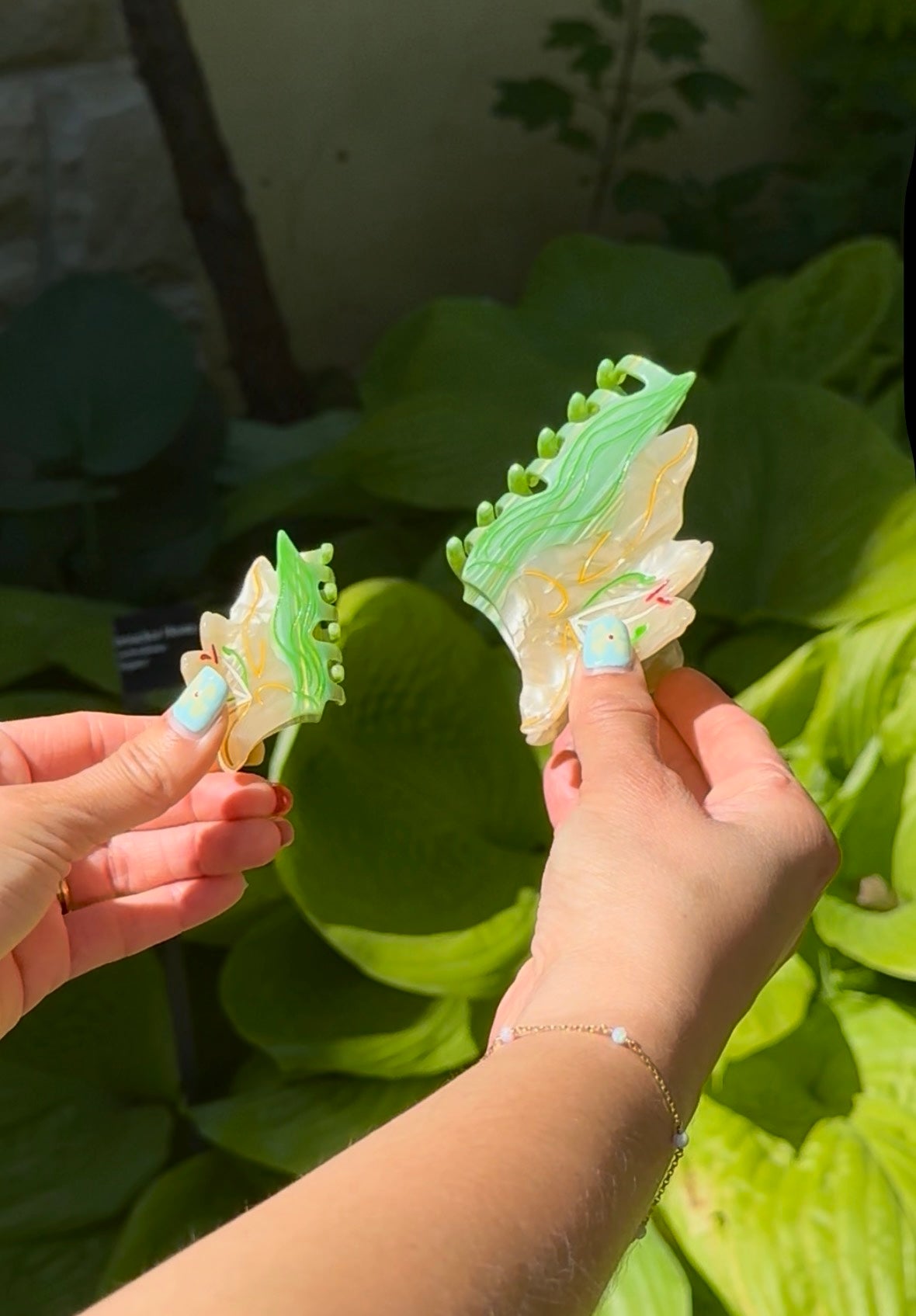 White Lily Hair-Claw