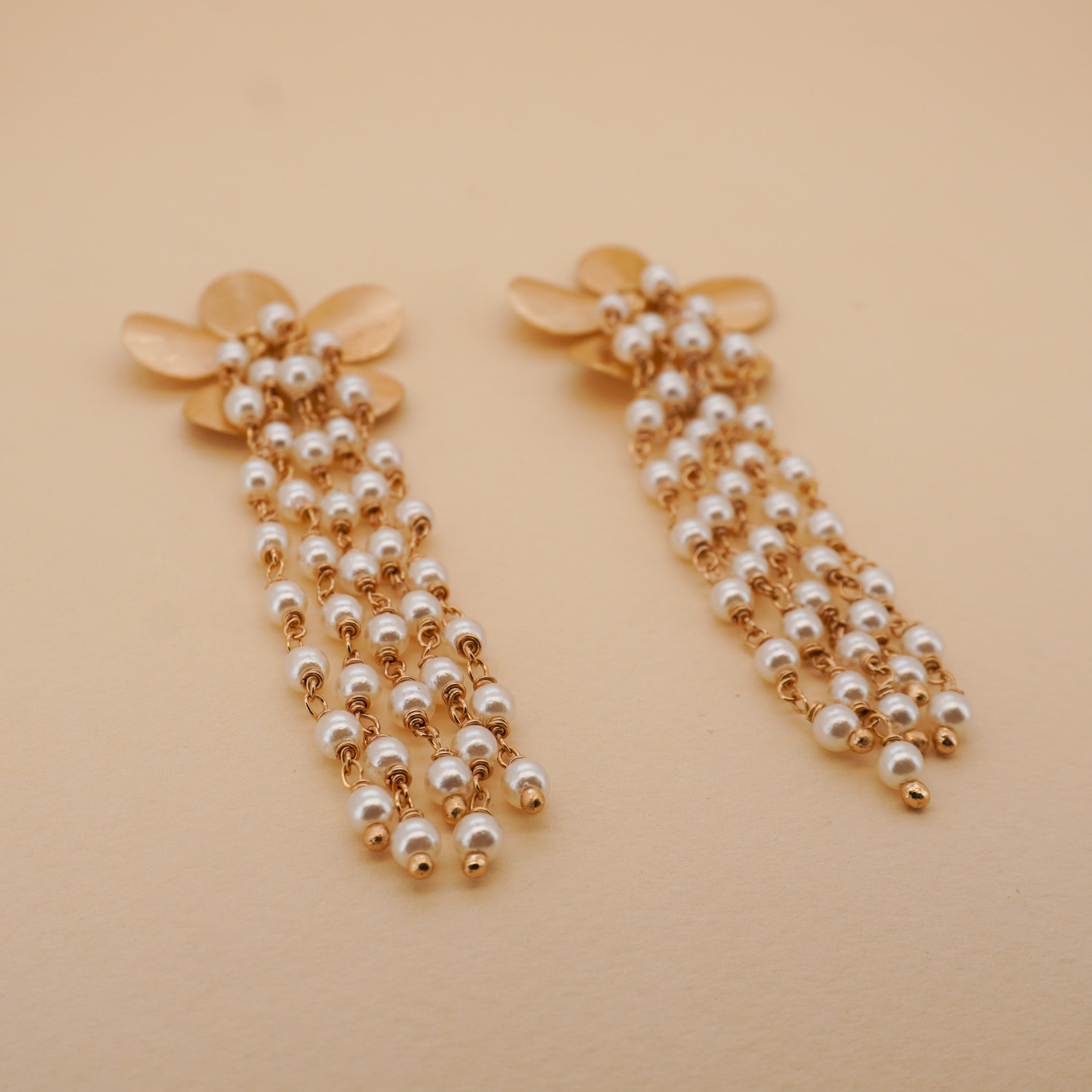Dripping Pearl Flower Earrings