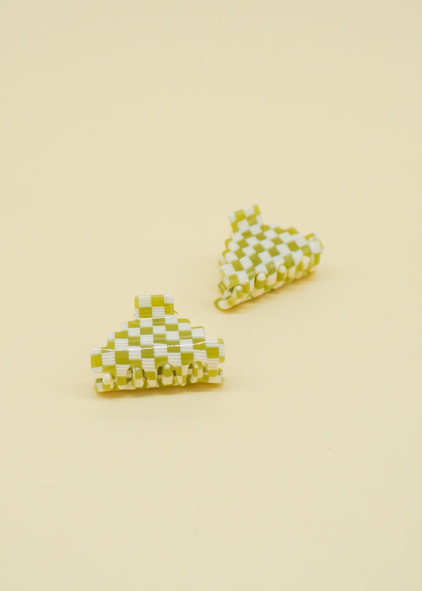 Small Pyramid Claw in Green Checkerboard