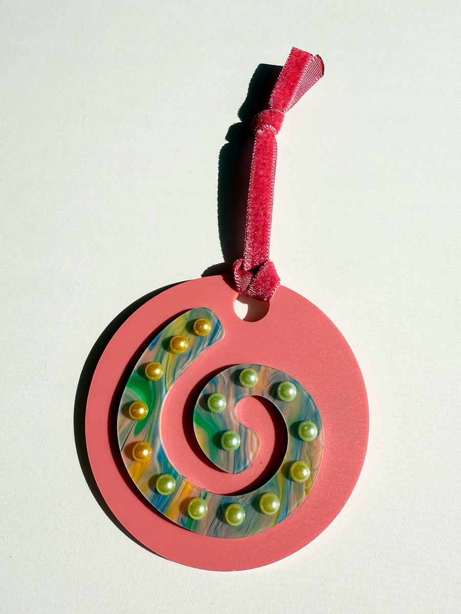 Espiral single ornament in multi-color