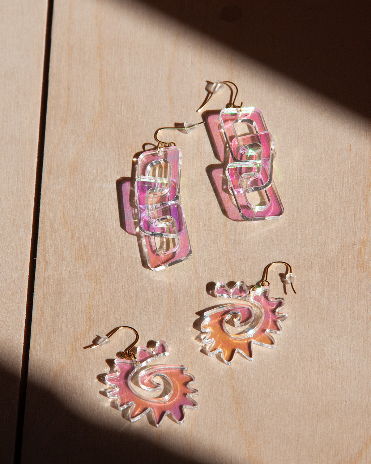 Caracol earrings in iridescent