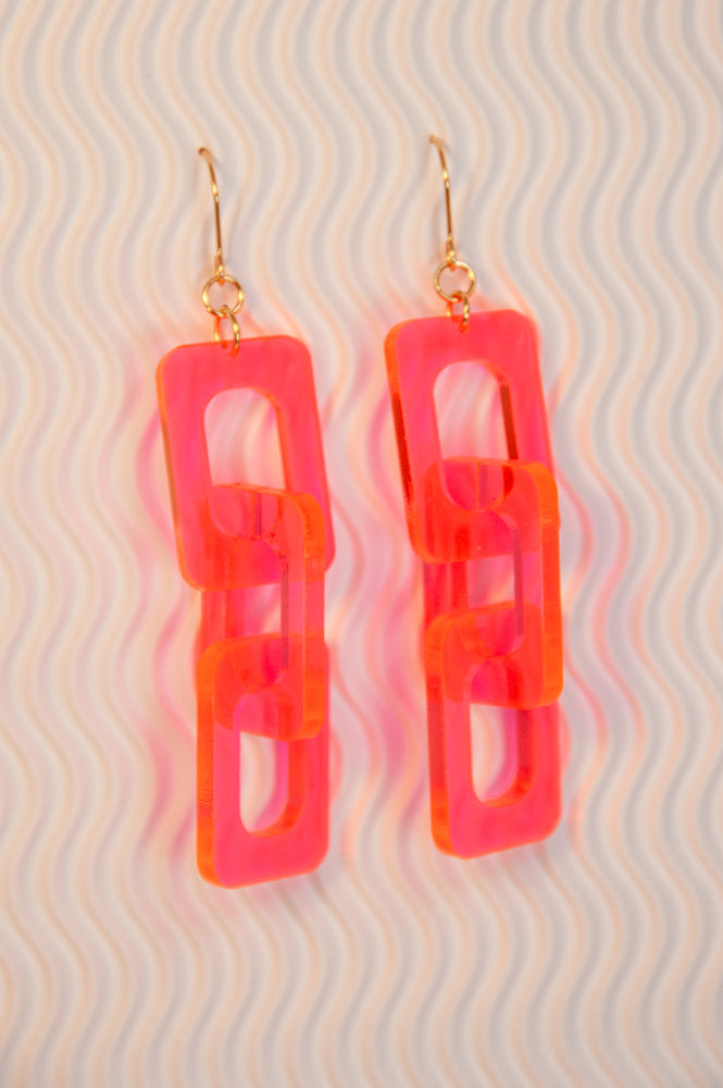 Mini Link earrings in neon pink